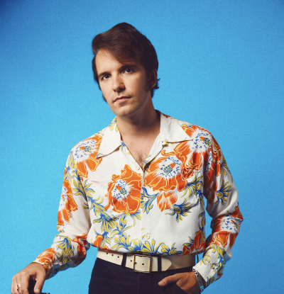 Theo Lawrence Releases Smoldering Noir Gem “I Wanna Know What’s Going On” Via Warner Records